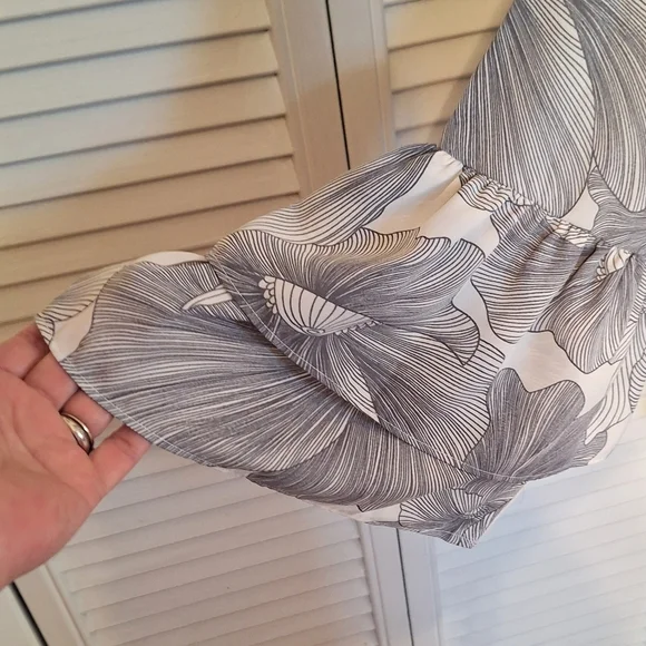 Loft Bell Sleeve Floral Blouse Top Medium - Picture 4 of 8